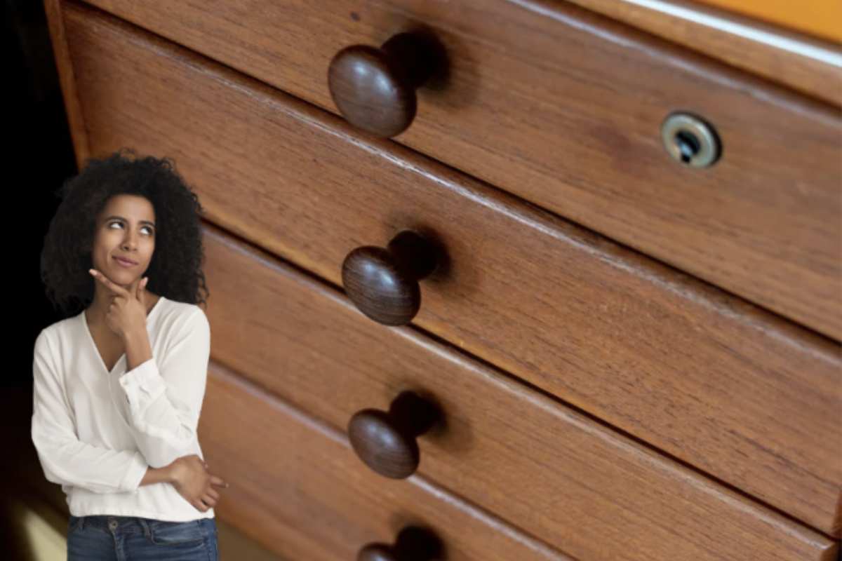 Il fenomeno della patina appiccicosa che si forma su pensili, cappe e altre superfici non è solo una questione di polvere o sporco superficiale