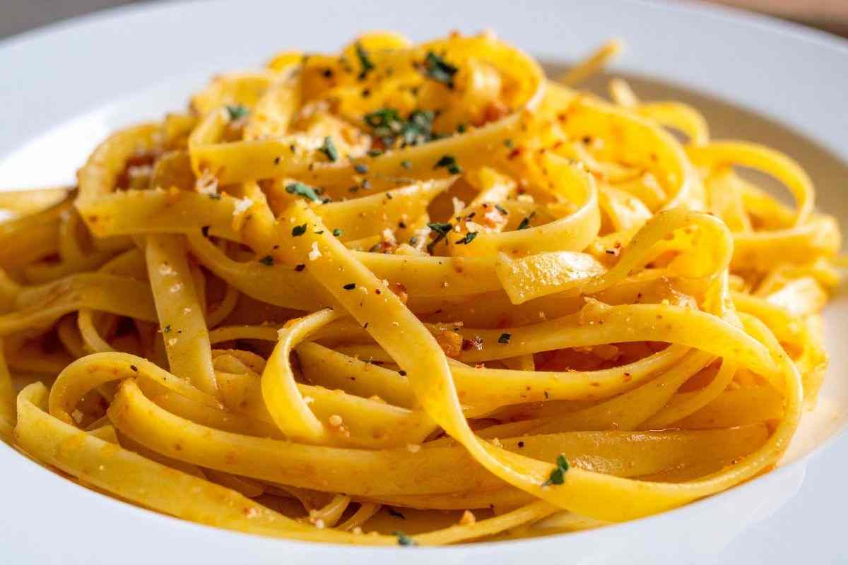 come trasformare la pasta burro e parmigiano in un piatto gourmet