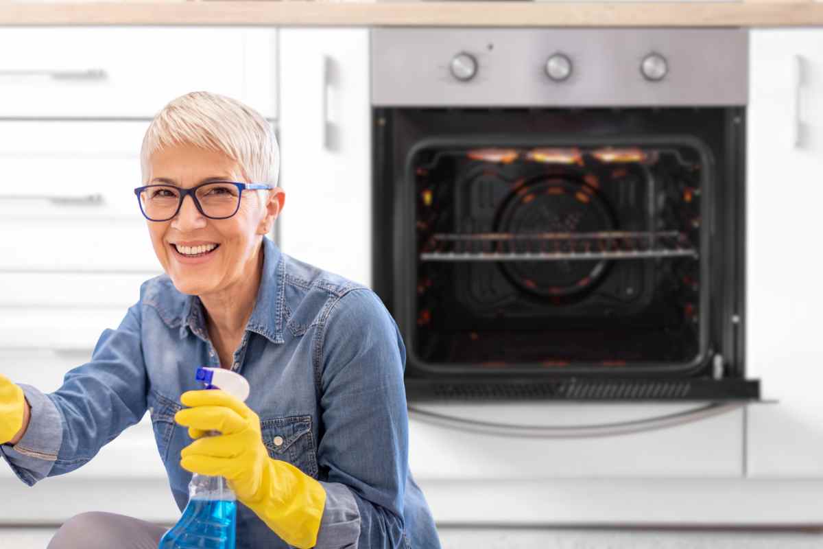 come pulire forno
